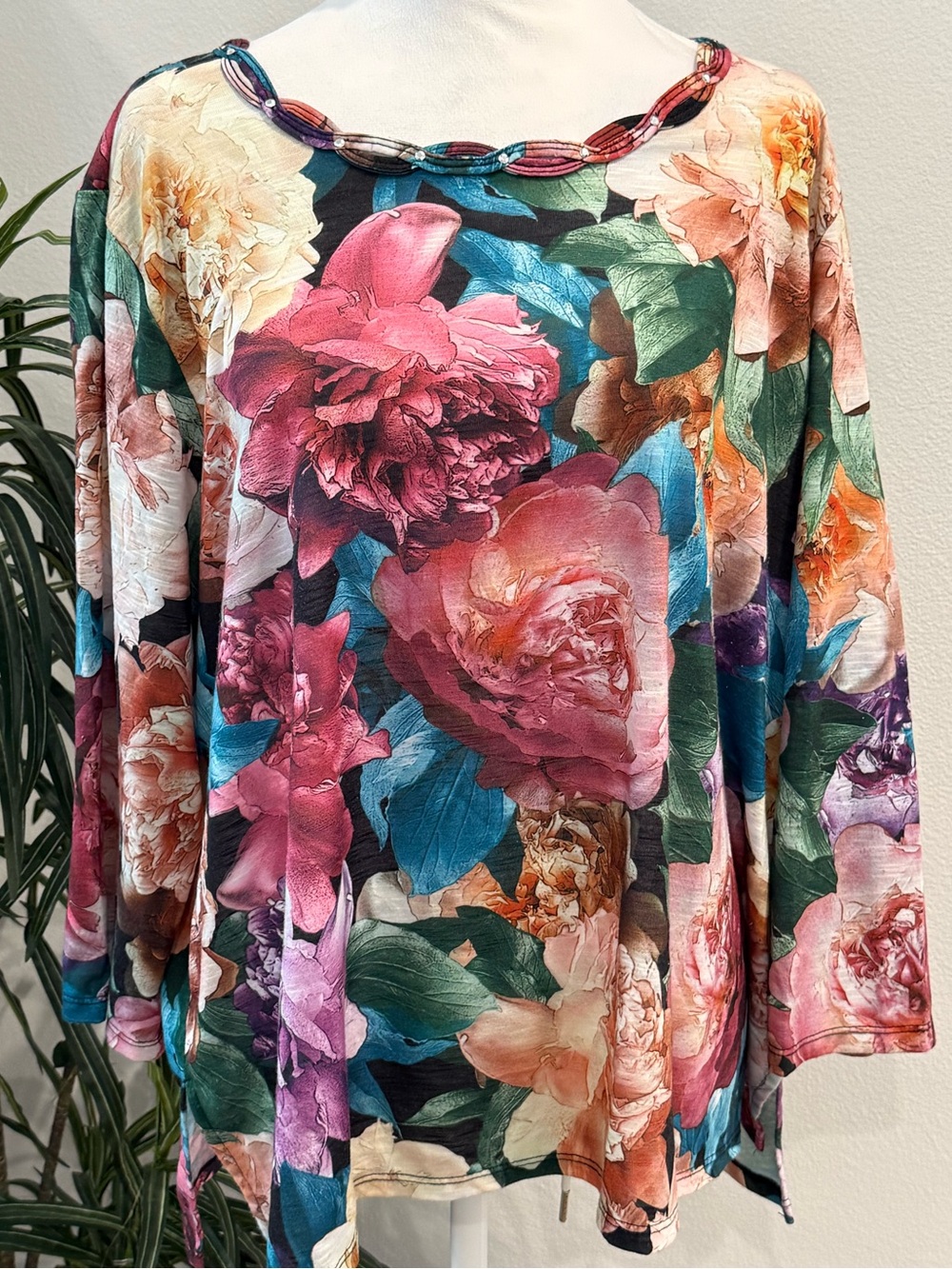 Alfred Dunner vibrant Floral Knit Top Embellished Lattice Rhinestone Neckline 1X